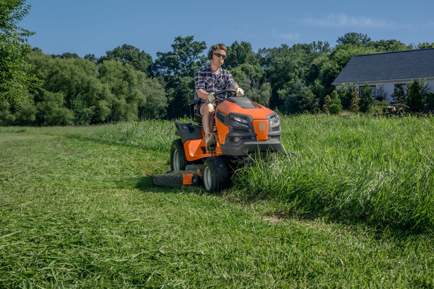 4 Important Tips for Efficient Lawn Tractor Maintenance